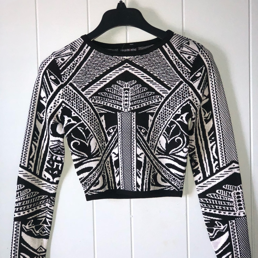 Black and white crop top